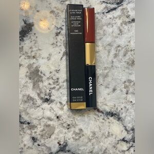 CHANEL
LE ROUGE DUO ULTRA TENUE 180 PASSIONATE RED
NWT NIB